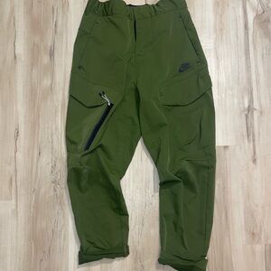 Nike Green Cargo Pants with Tapered Fit